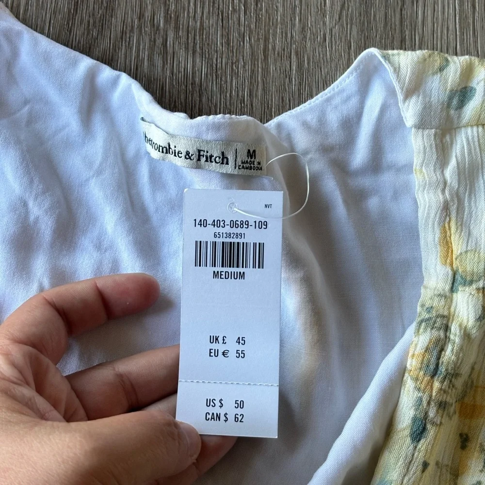 NWT Abercrombie & Fitch Knot-Front Flutter Sleeve Top - Picture 7 of 8